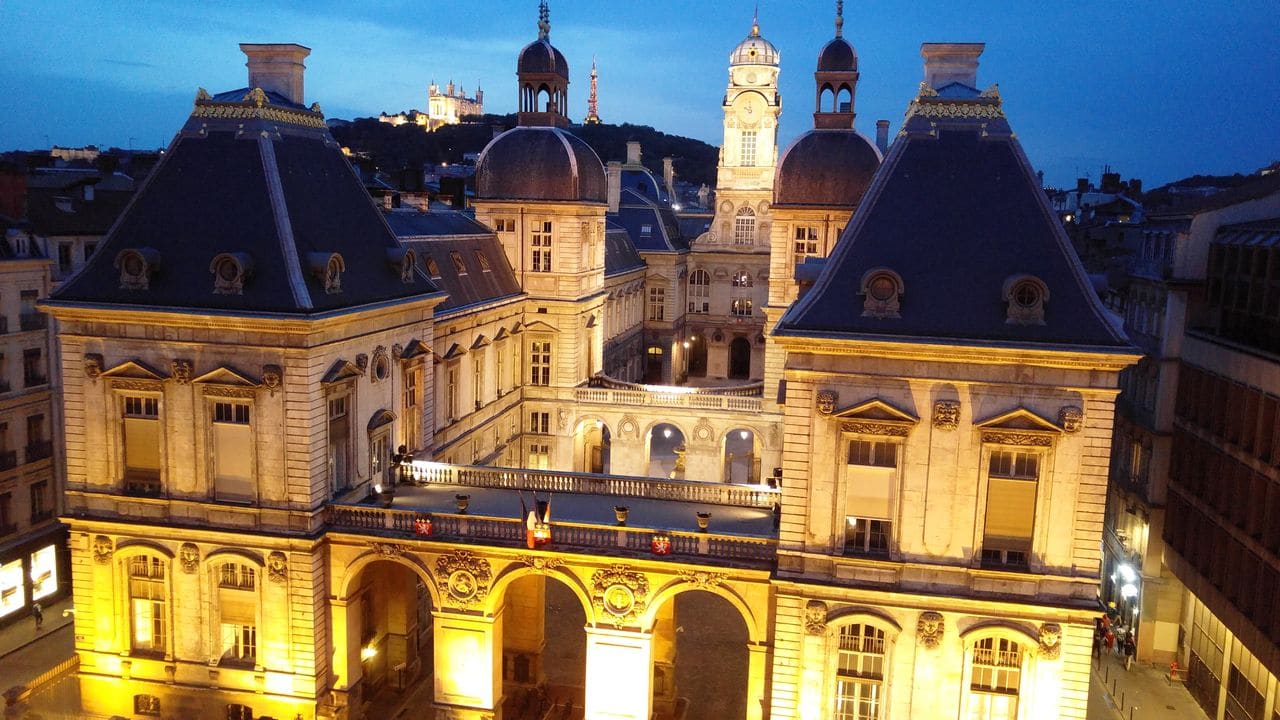 happycurio vue hotel de ville louis pradel depuis opera de lyon