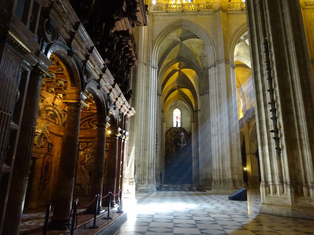 happycurio interieur cathedrale sevillanne