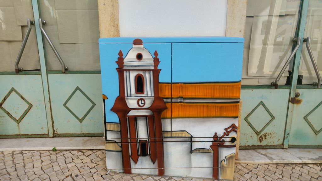 happy curio portugal street art