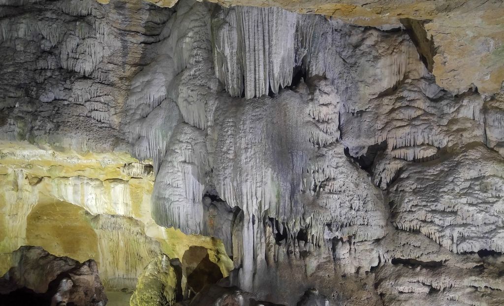 happycurio galerie désert stalagtites stalagmites grotte de la balme