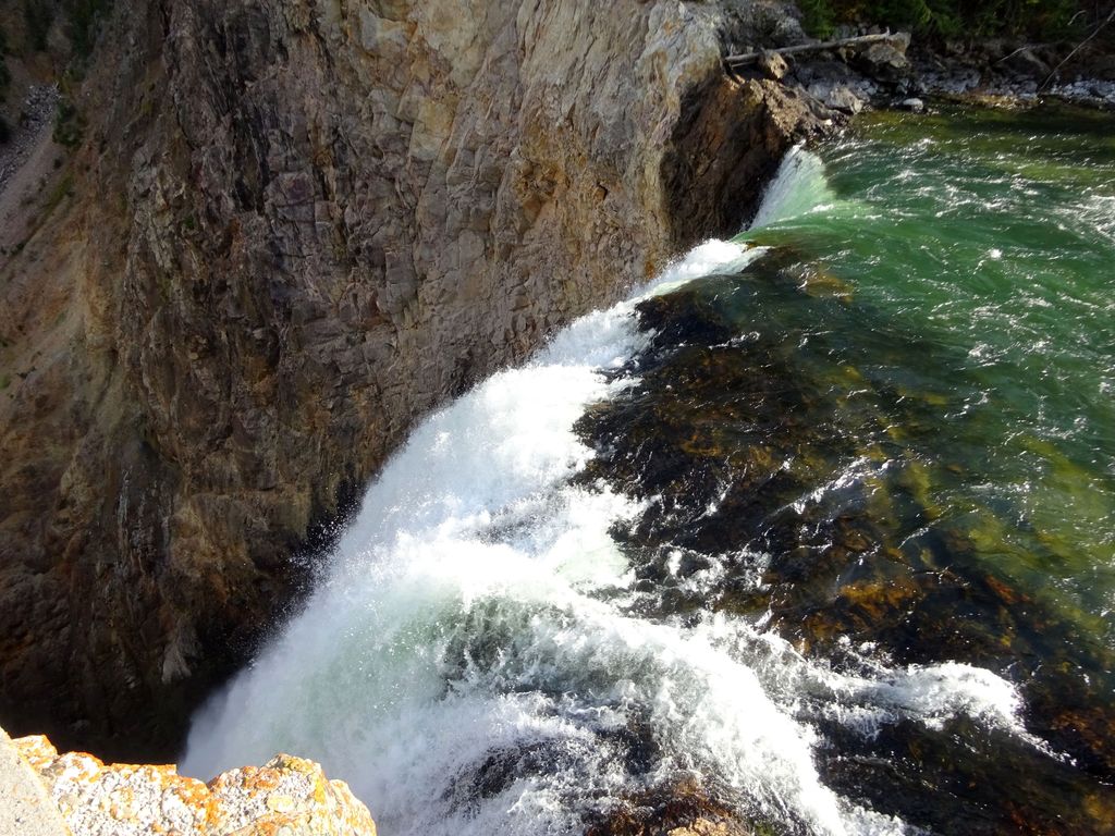 yellowstone waterfall usa