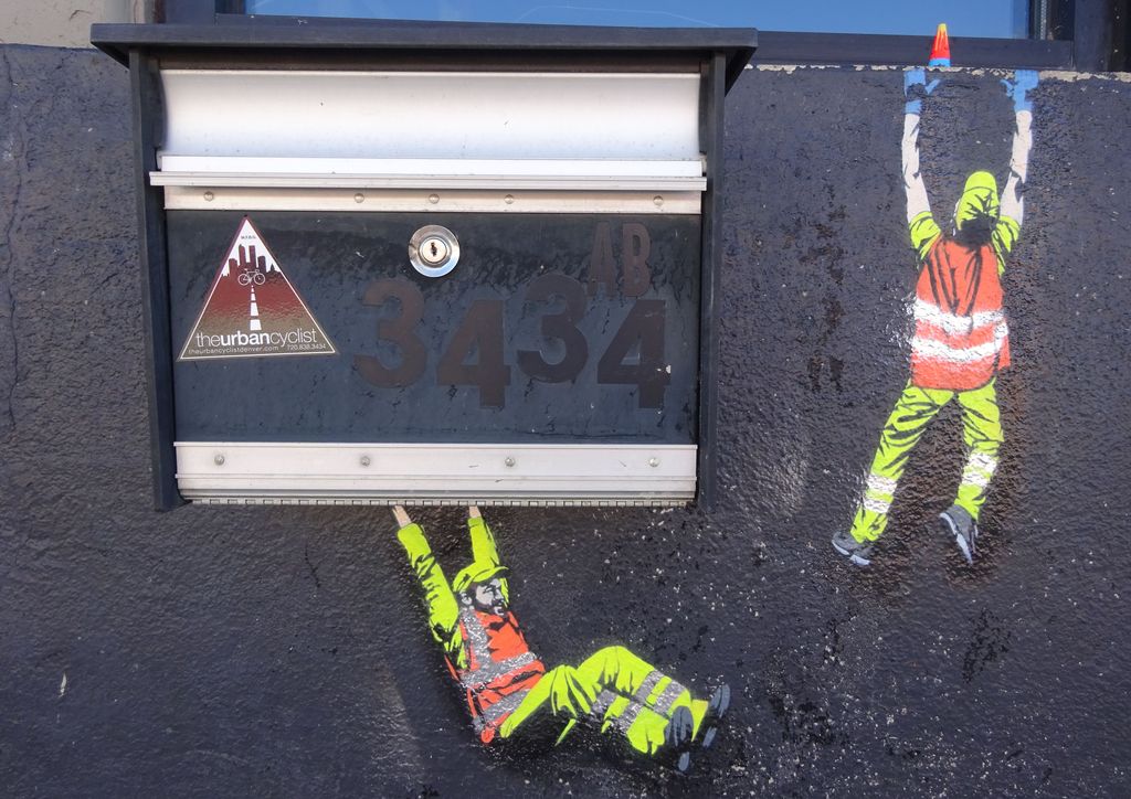 street art rino jaune art little workers