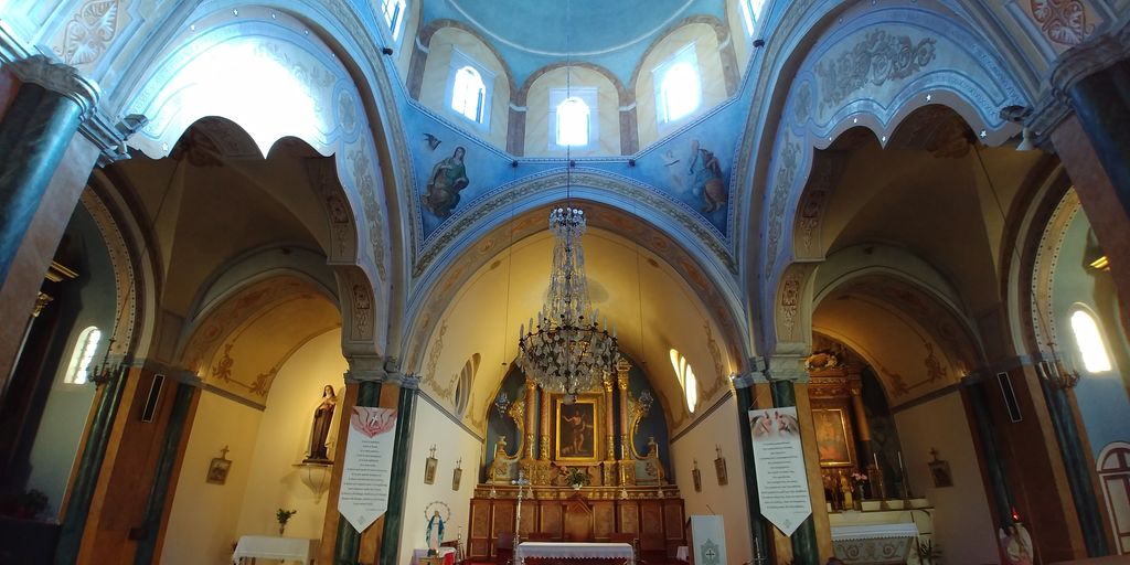 interieur eglise santorin