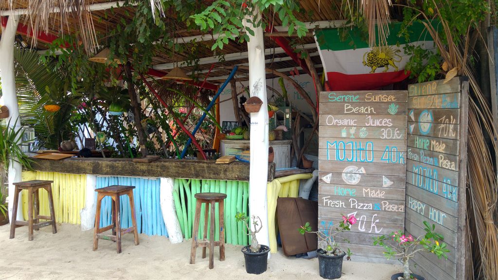 mala garden beach bar gilis
