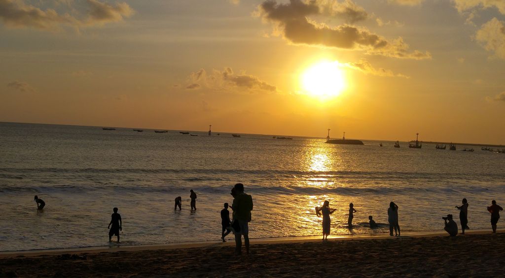 coucher de soleil a jimbaran beach