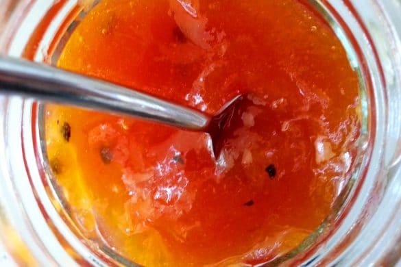 pot de confiture maison fruits ete peche abricot maracuja