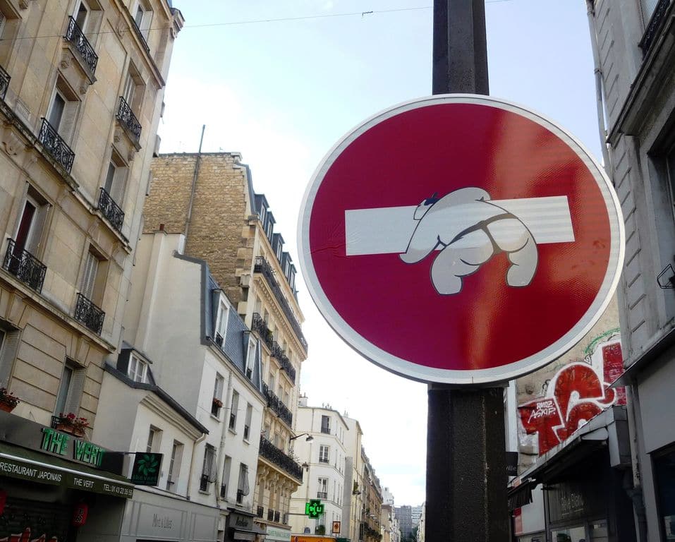 clet-street-art-paris-panneau