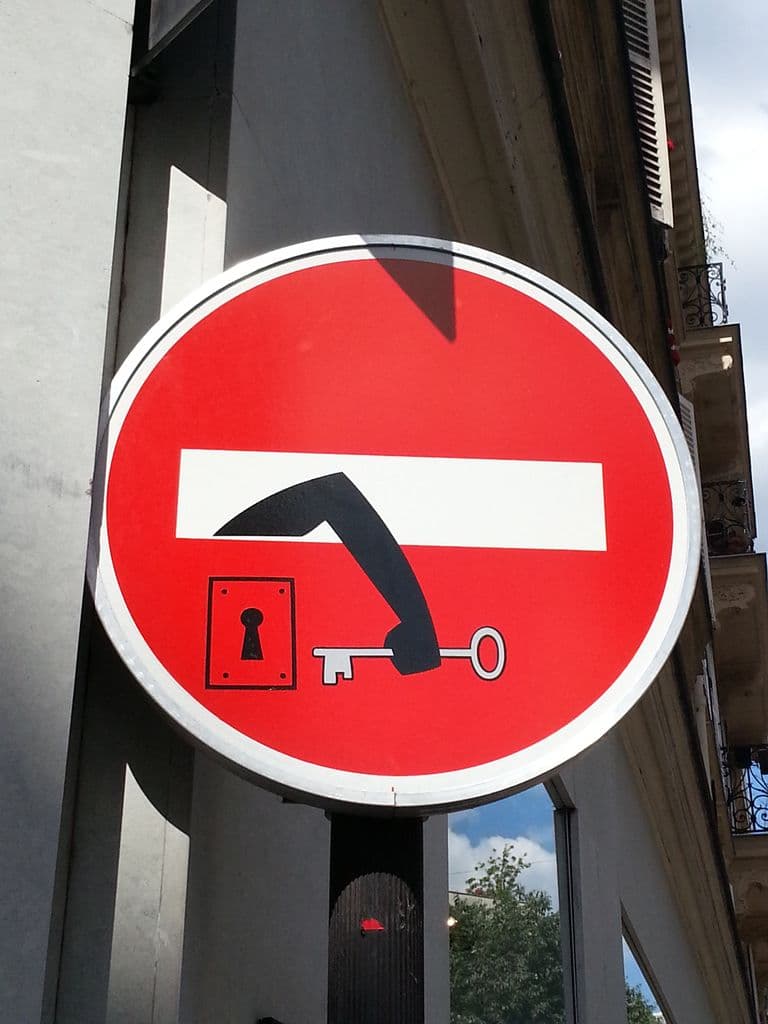 clet-panneau-interdit-street-art