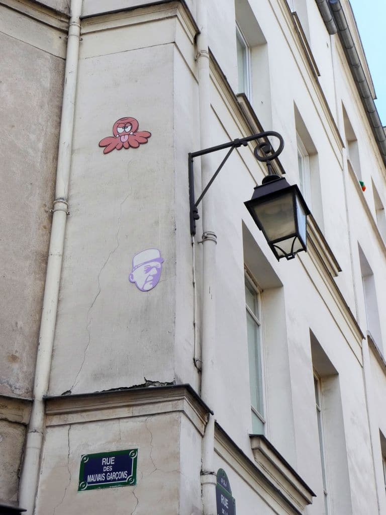 gzup-street-art-paris-de-gaulle-mister-p