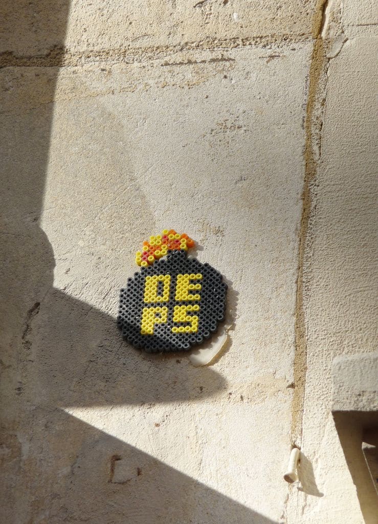 oeps-crew-perles-hama-street-art-paris