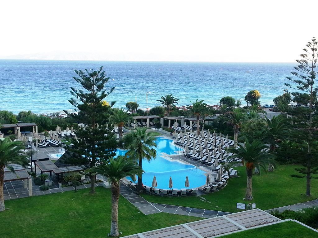 sheraton-piscine-rhodes