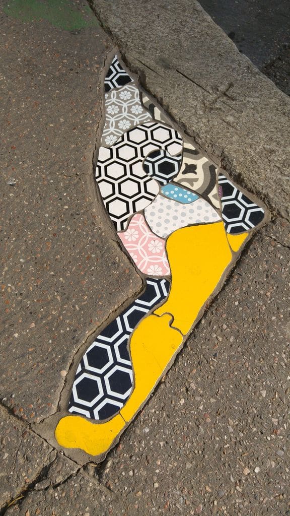 ememem-fissure-sol-street-art