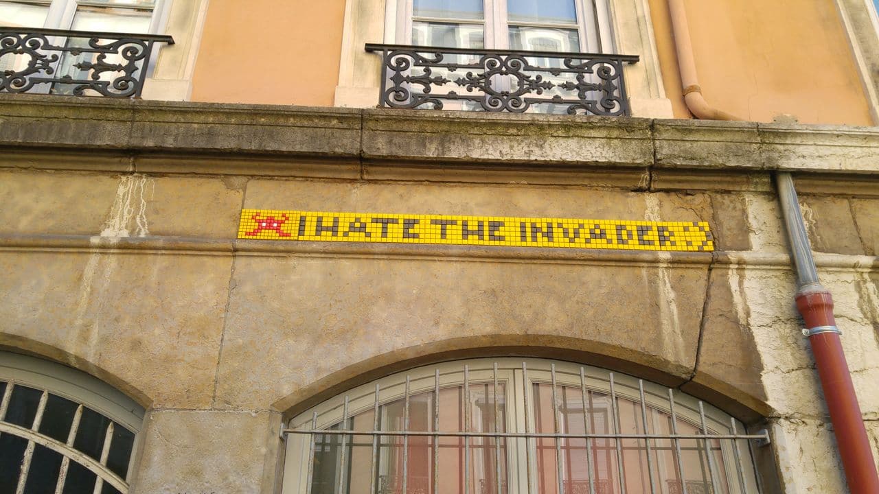 street art lyon invader