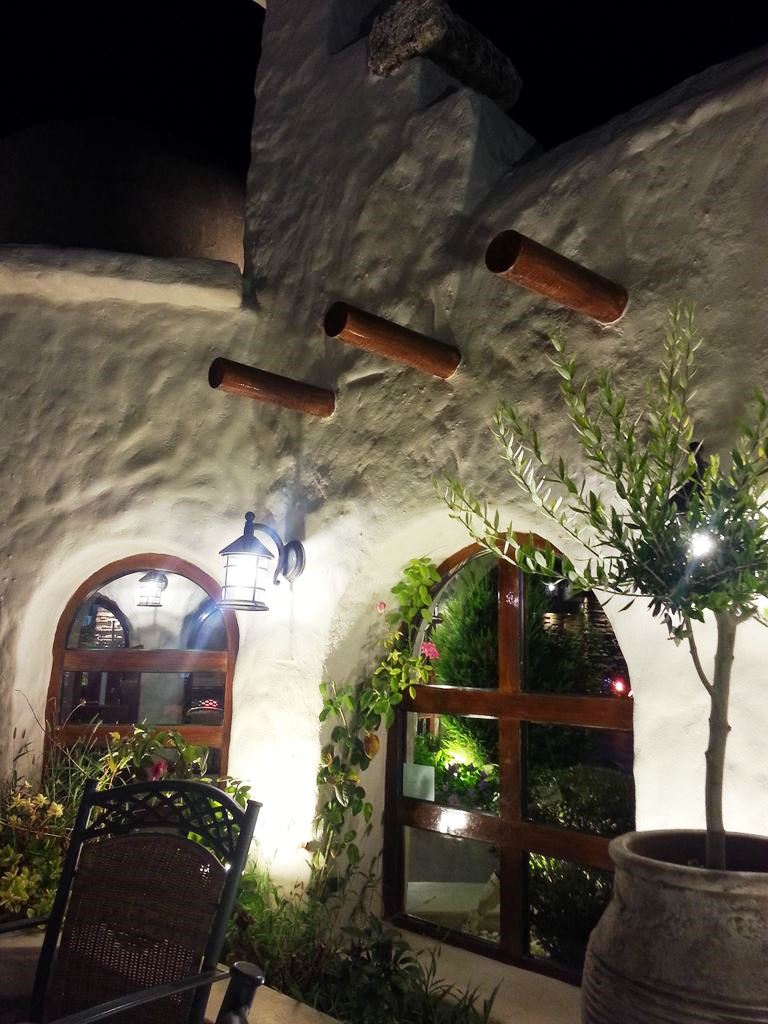 pezouli ialyssos restaurant