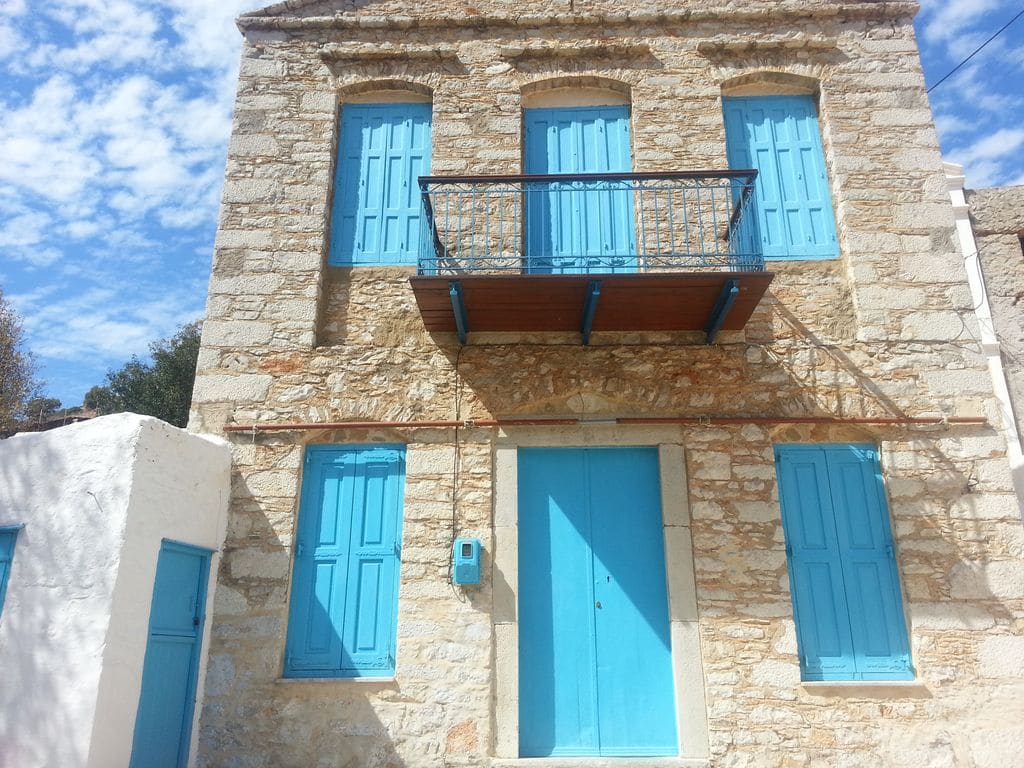 symi maison en pierre