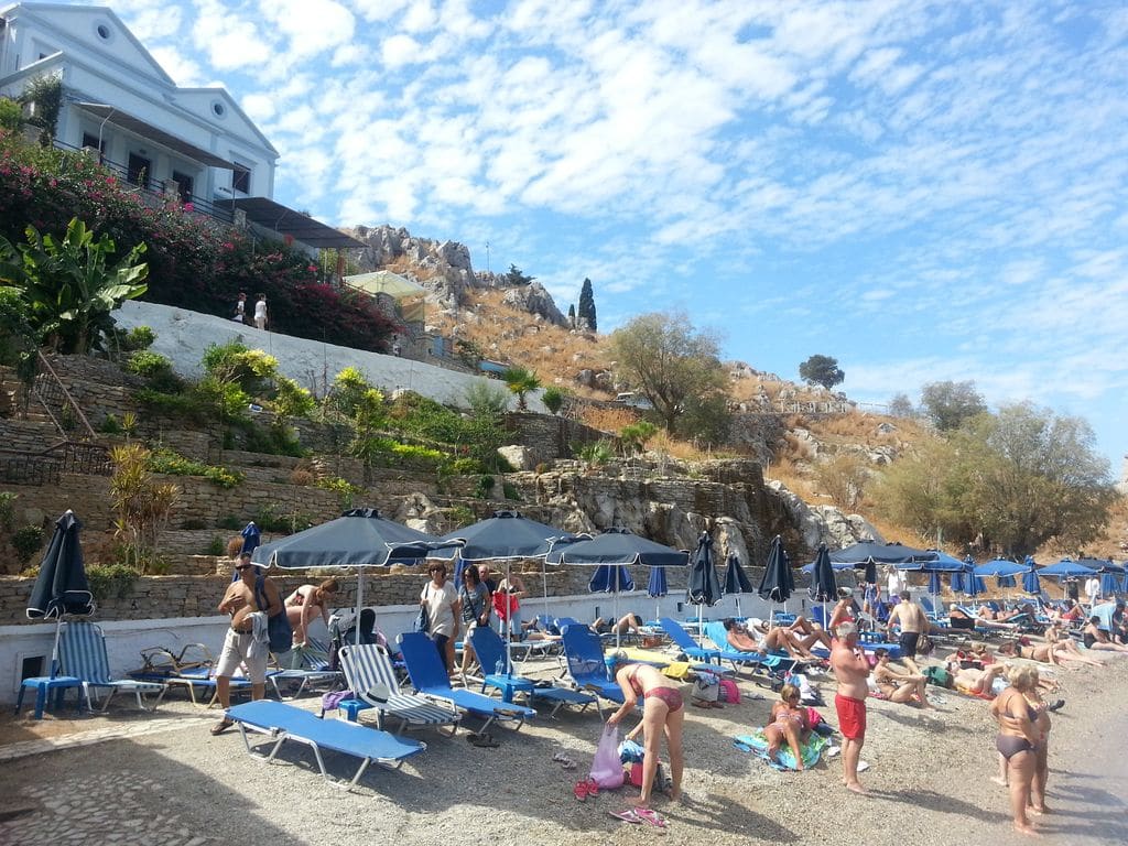 symi plage pres du port