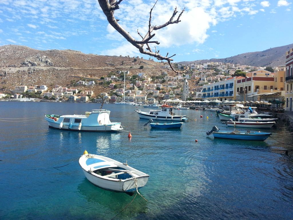 symi tsati bar