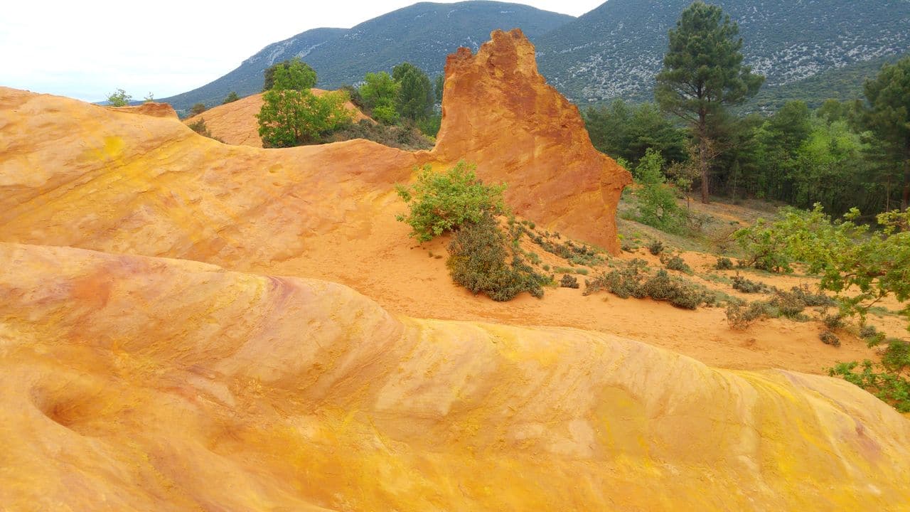 happycurio colorado provencal couleurs ocres luberon