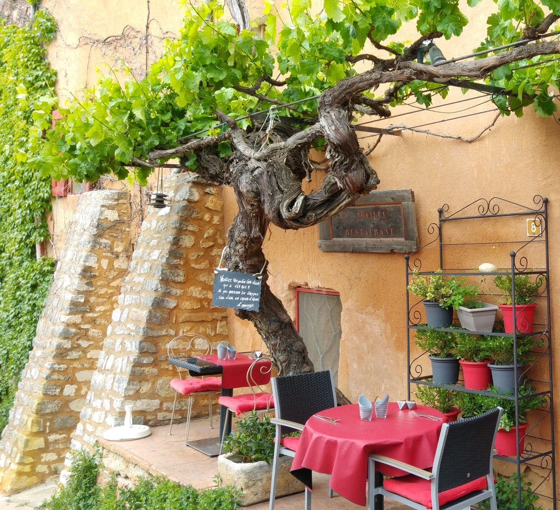 happycurio roussillon village sentier des ocres