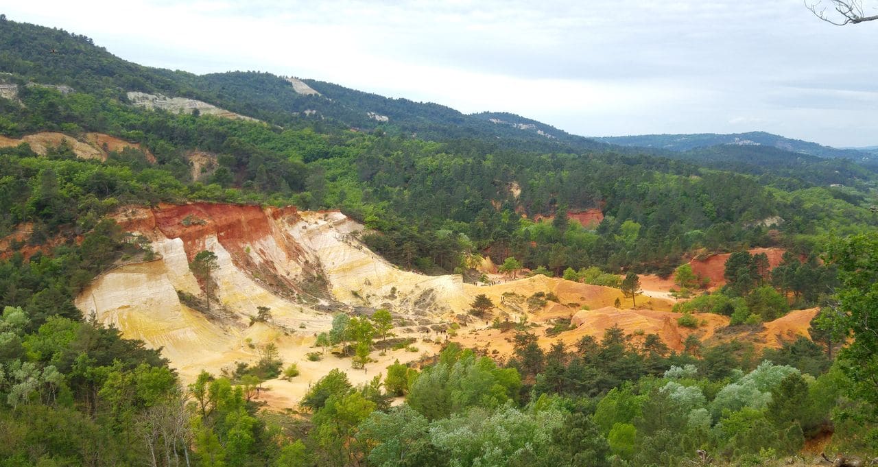 happycurio vue panoramique ocres de rustrel