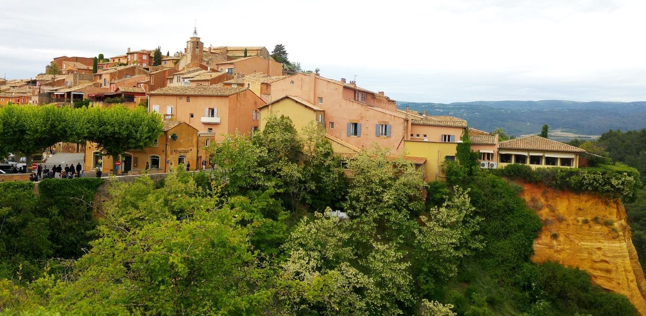 happycurio vue sur roussillon depuis sentier des ocres