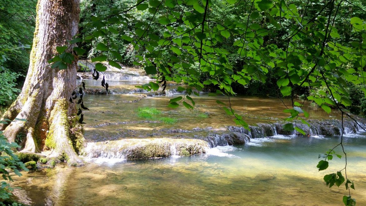 happycurio cascades baume les messieurs jura france