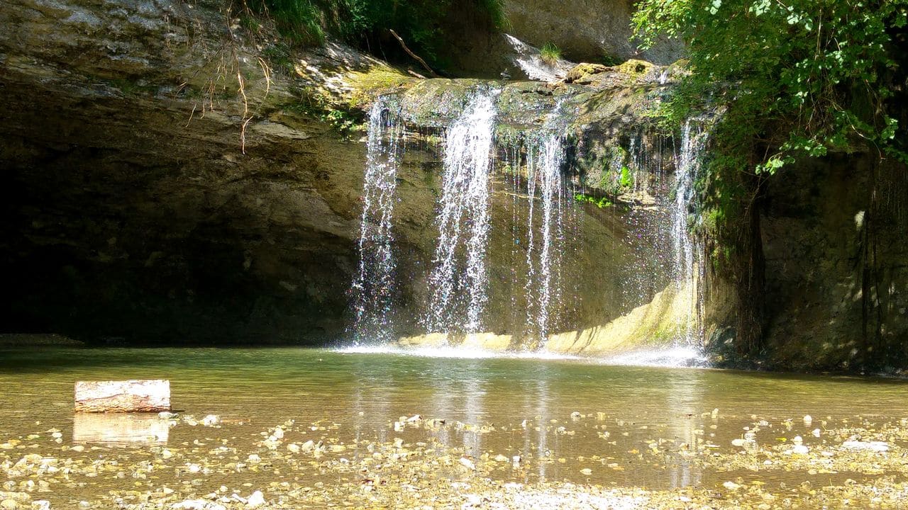 happycurio cascades du herisson tourisme jura camping