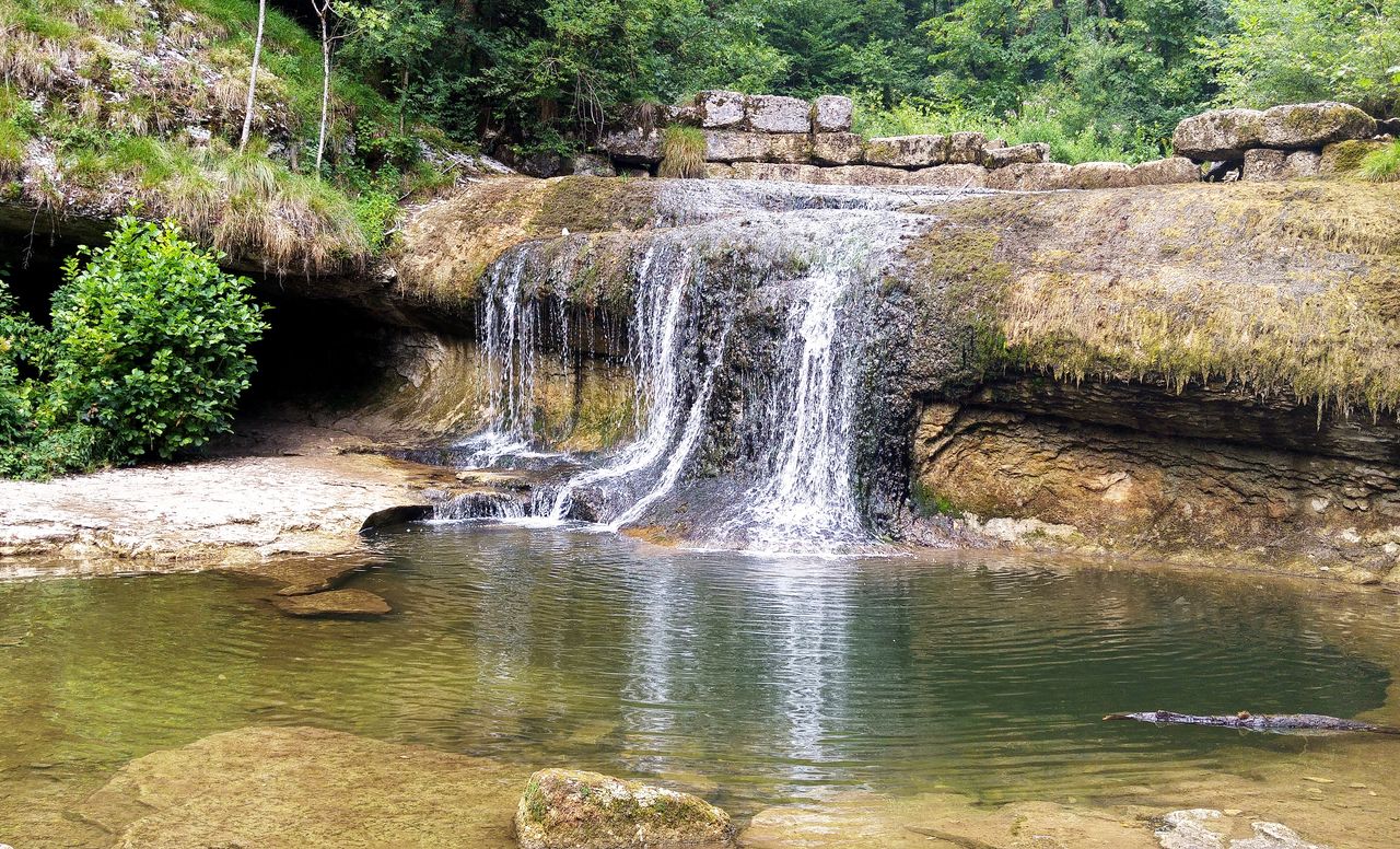 happycurio cascades du herisson