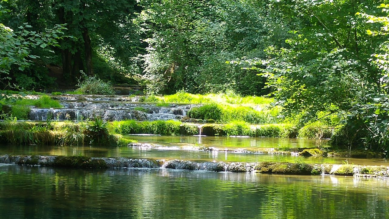 happycurio cascades tufs baume messieurs france jura tourisme