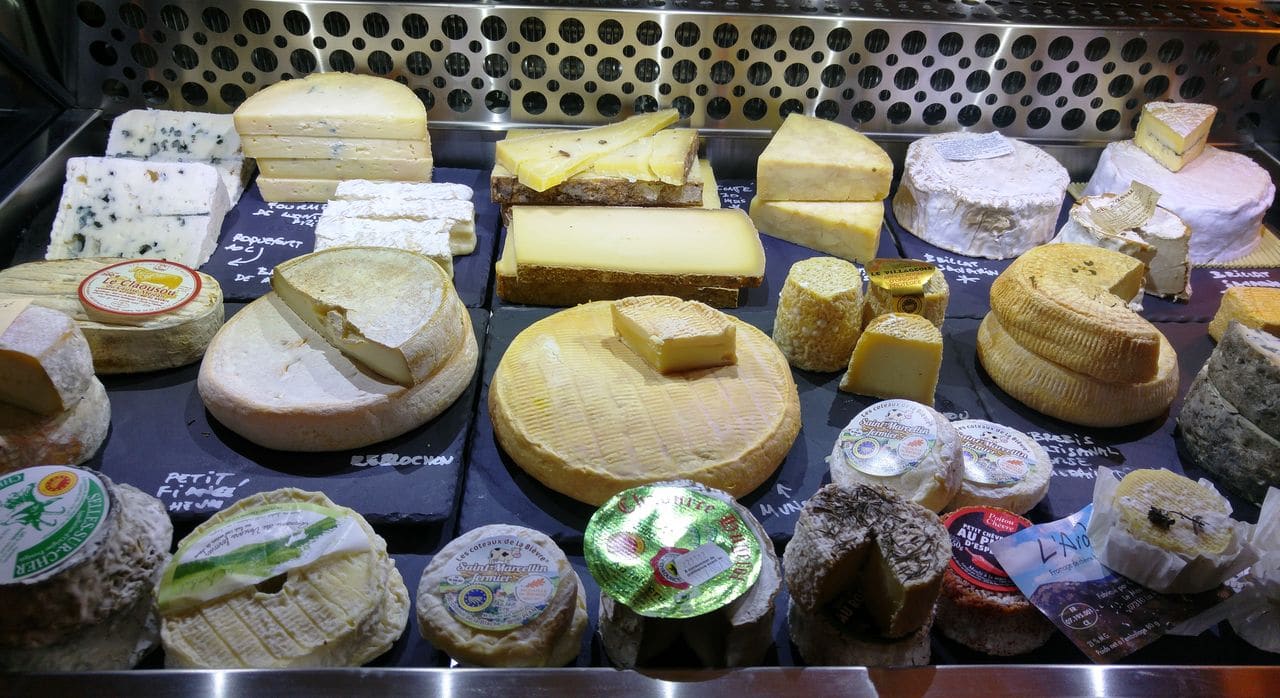 happycurio les fromagivores vitrine fromages lyon