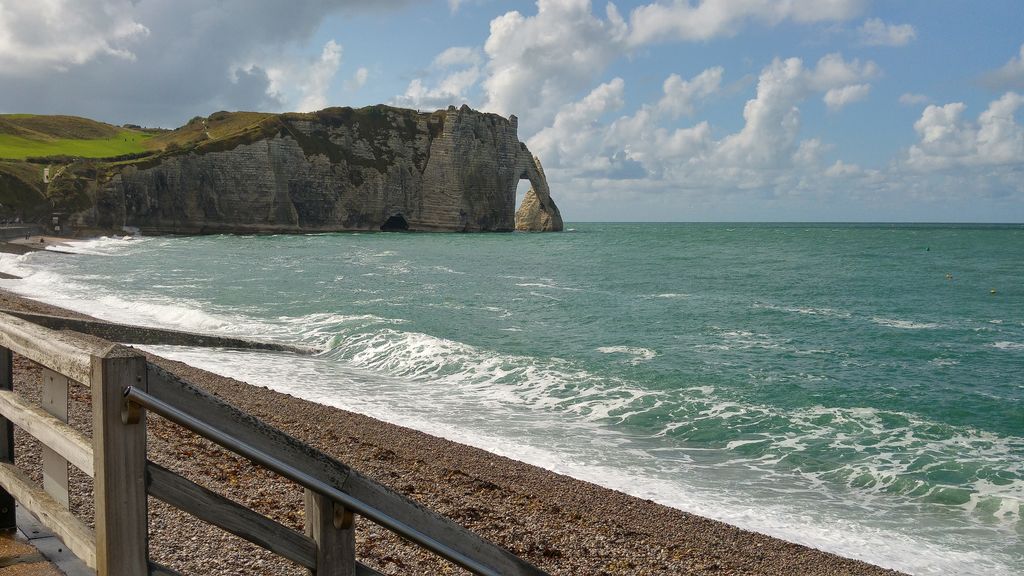 happycurio etretat falaises normandie