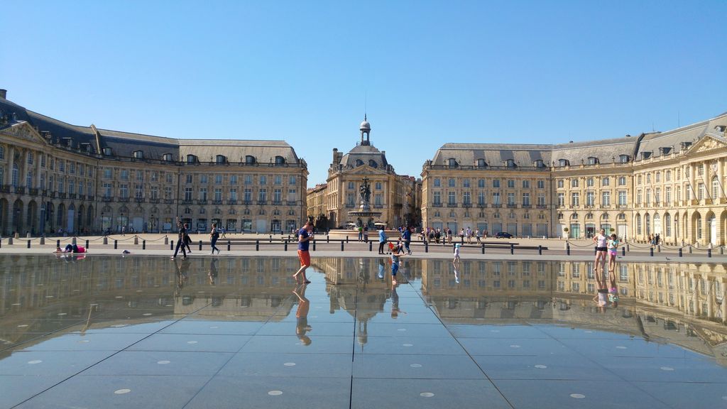 happycurio bordeaux place de la bourse miroir d'eau