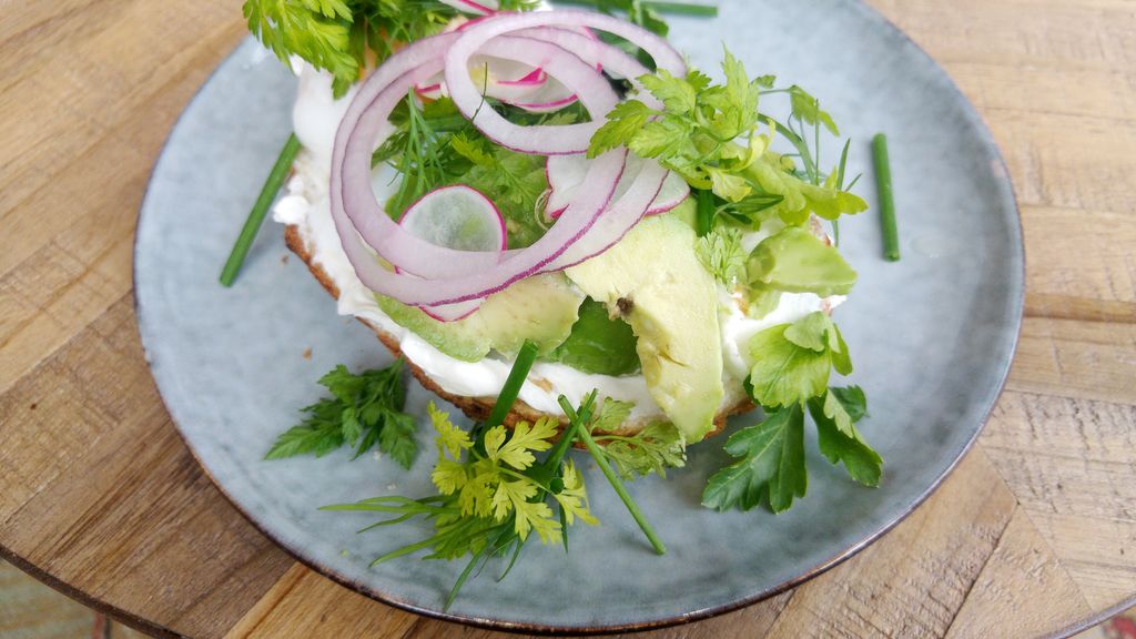 happycurio avocado toast modjo rue docteur bouchut