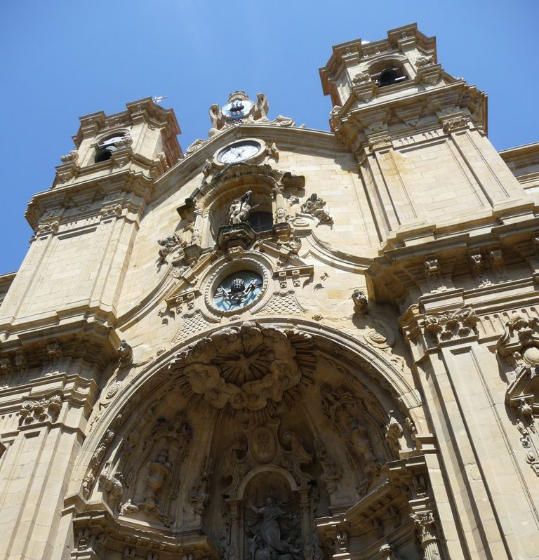 happycurio donostian basilique vieille ville