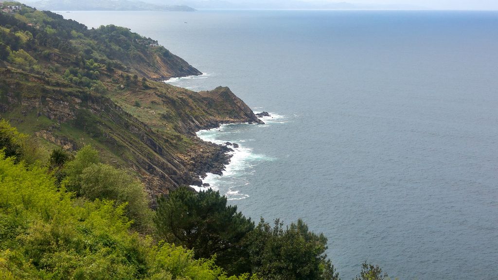 mont igueldo falaises ocean san sebastian