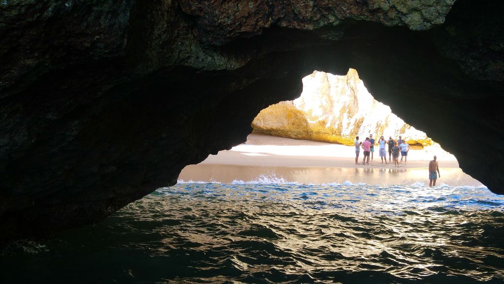 happucurio vacances algarve grotte plage secrete