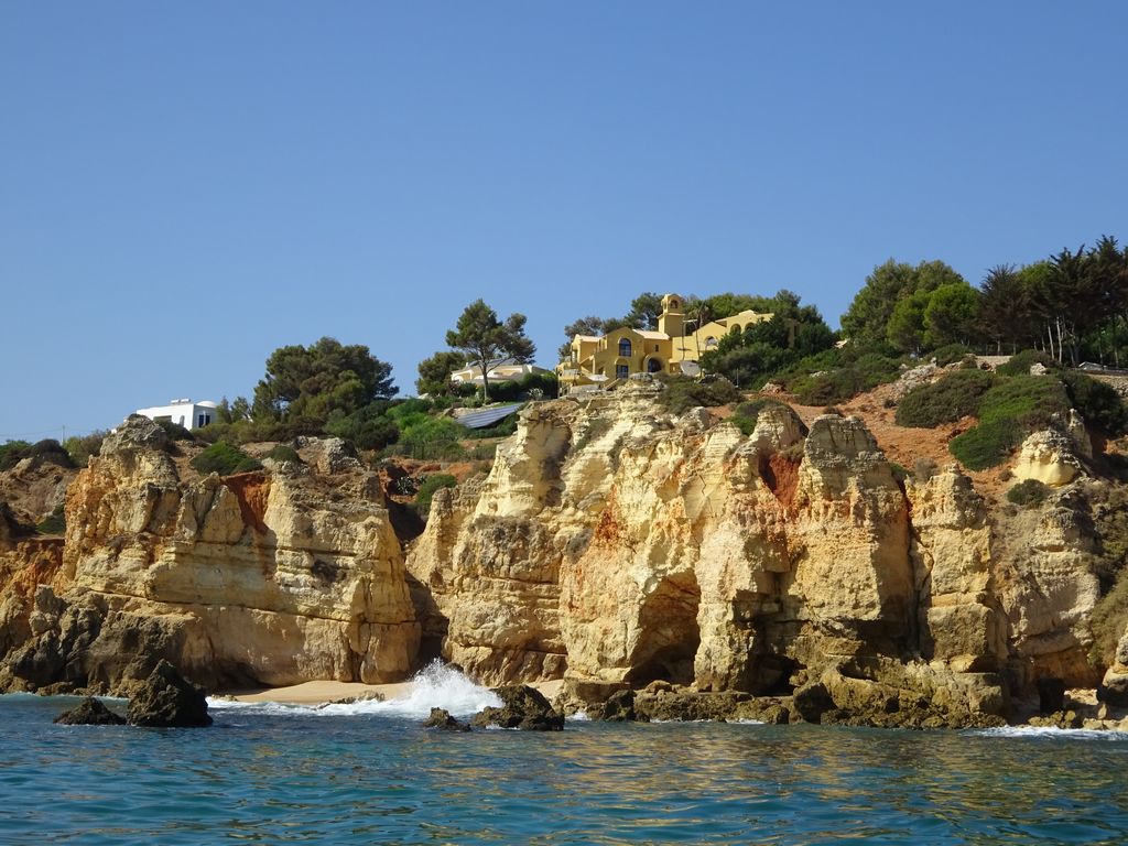 happycurio bateau mer falaises