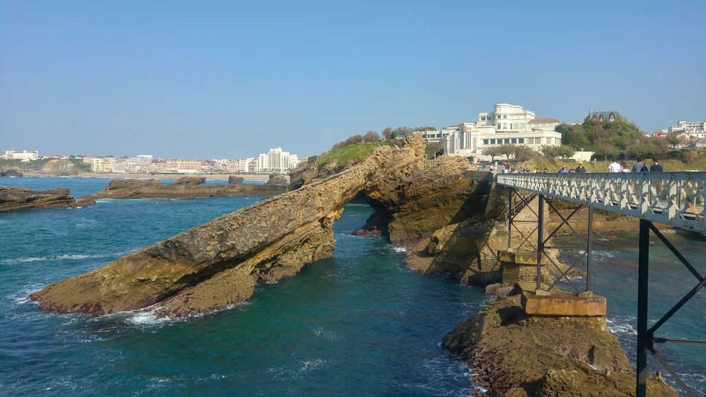 happycurio biarritz passerelle eiffel rocher vierge aquarium