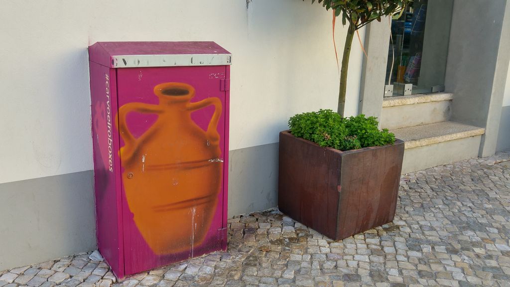 happycurio carvoeiroboxes algarve street art