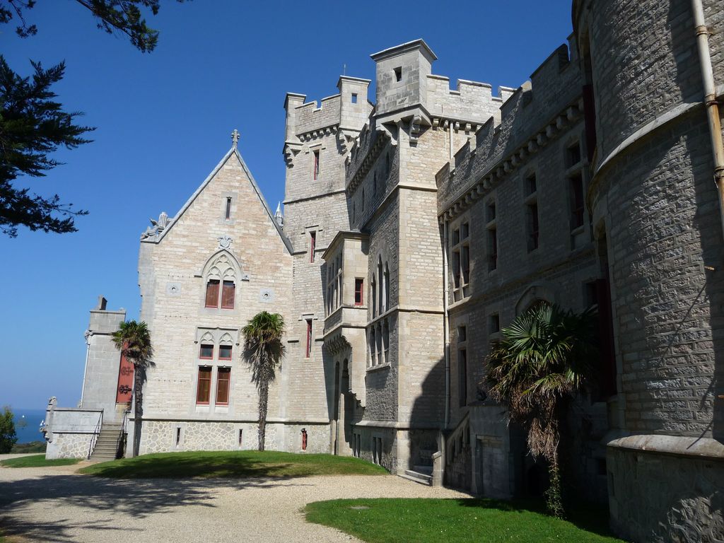 happycurio chateau Abbadia hendaye