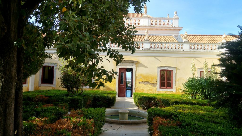 happycurio chateau faro portugal