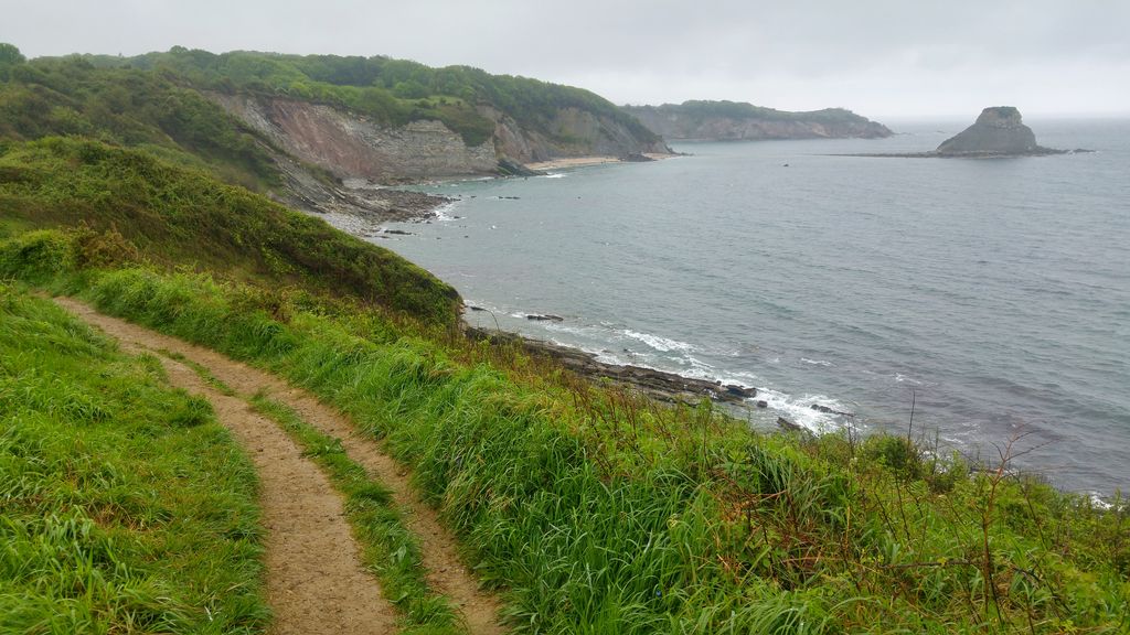 happycurio corniche basque randonnee