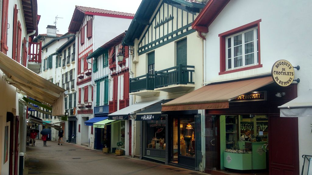 happycurio st jean de luz centre ville