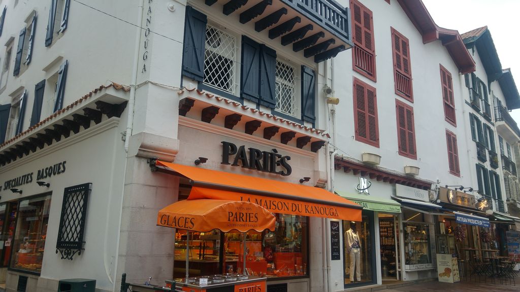 happycurio st jean de luz paries gateau basque