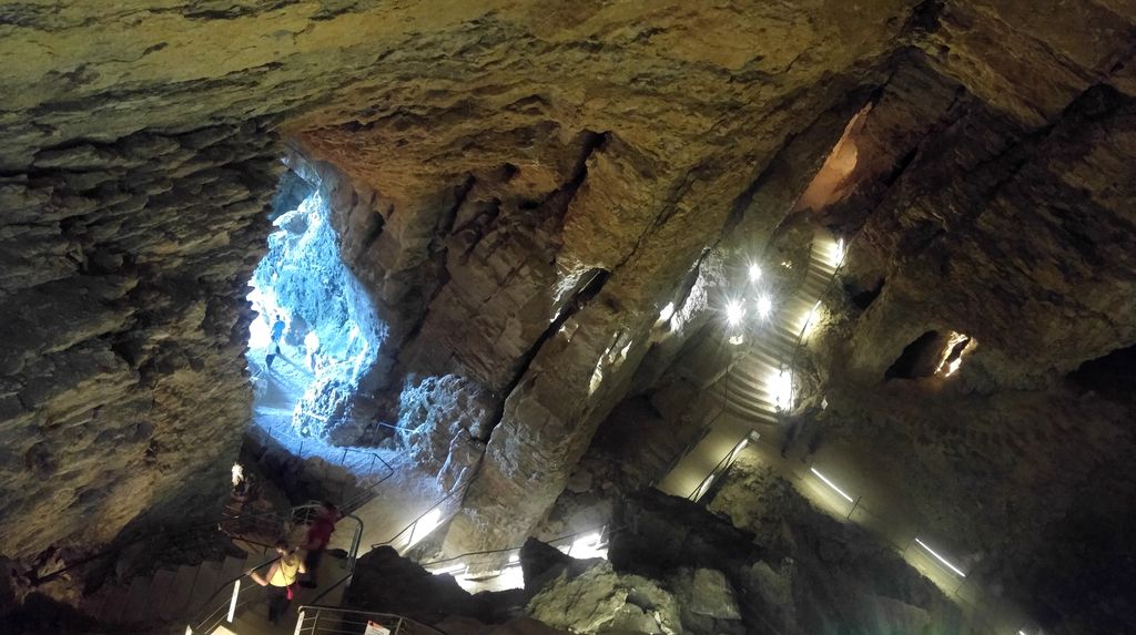 happycurio belvedere grottes de la balme que faire a lyon