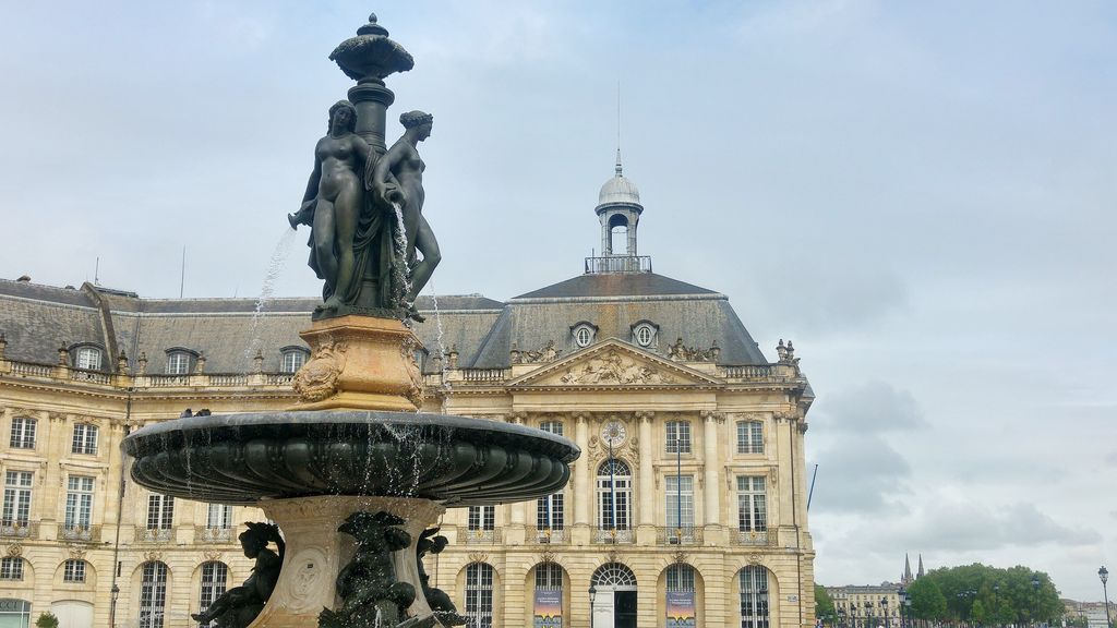 happycurio bordeaux place de la bourse garonne