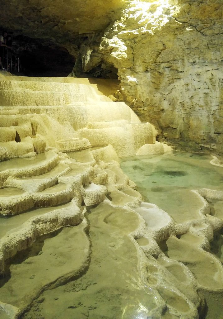 happycurio grotte balme only lyon bassins d'eau