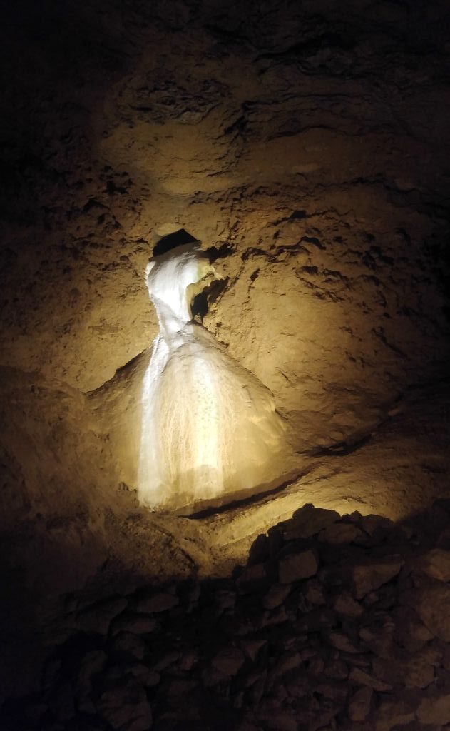 happycurio grottes de la balme robe de la mariée