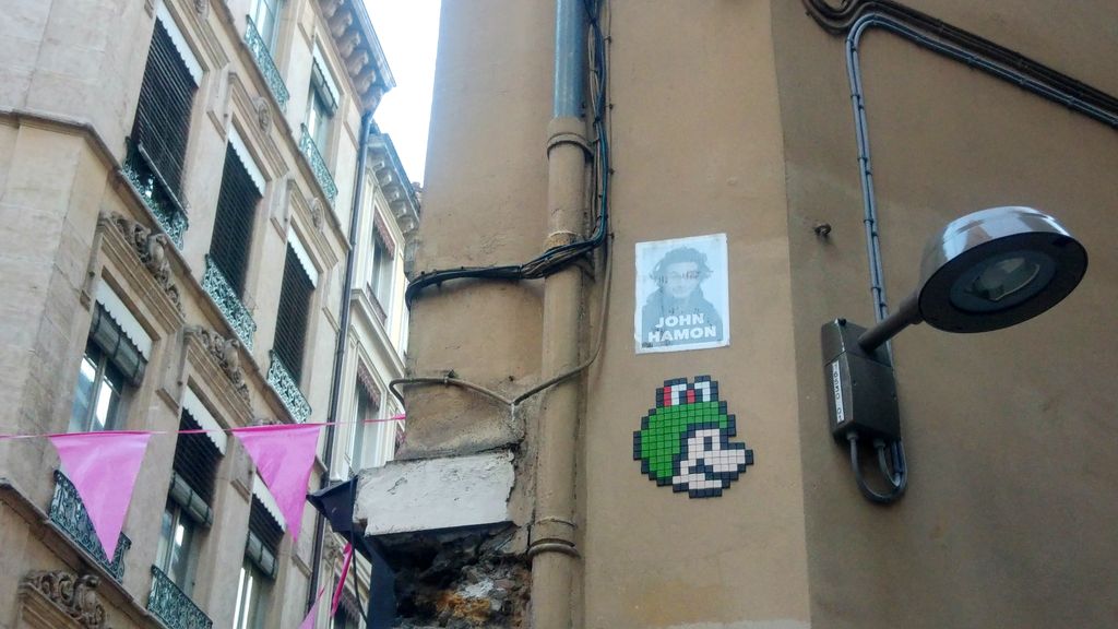 happycurio mario street art in the woop lyon