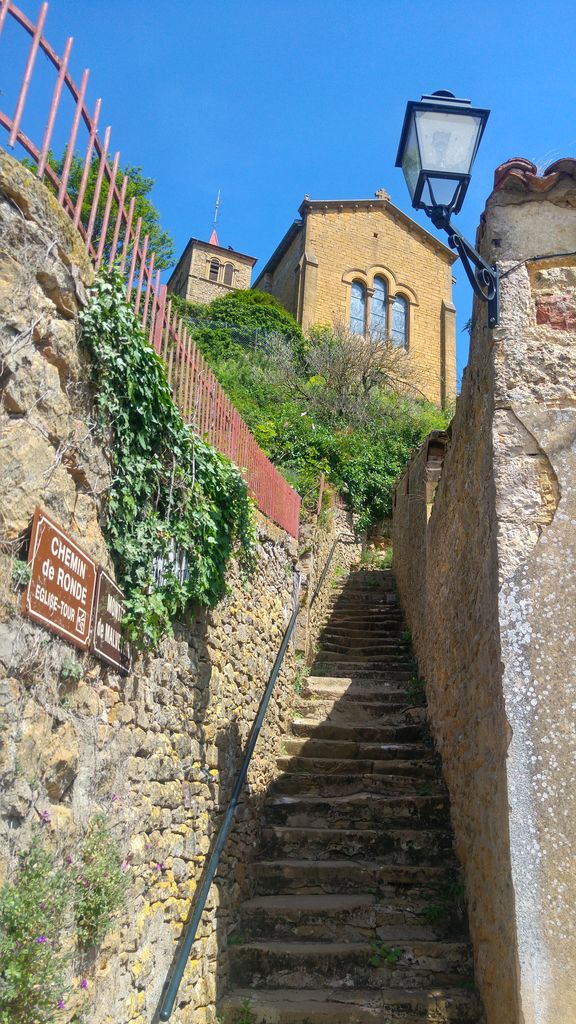 happycurio oingt village medieval